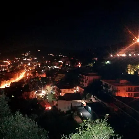 Con Terrazza Panoramica E Uso Di Cucina E Bagno Проживание в семье Алассио